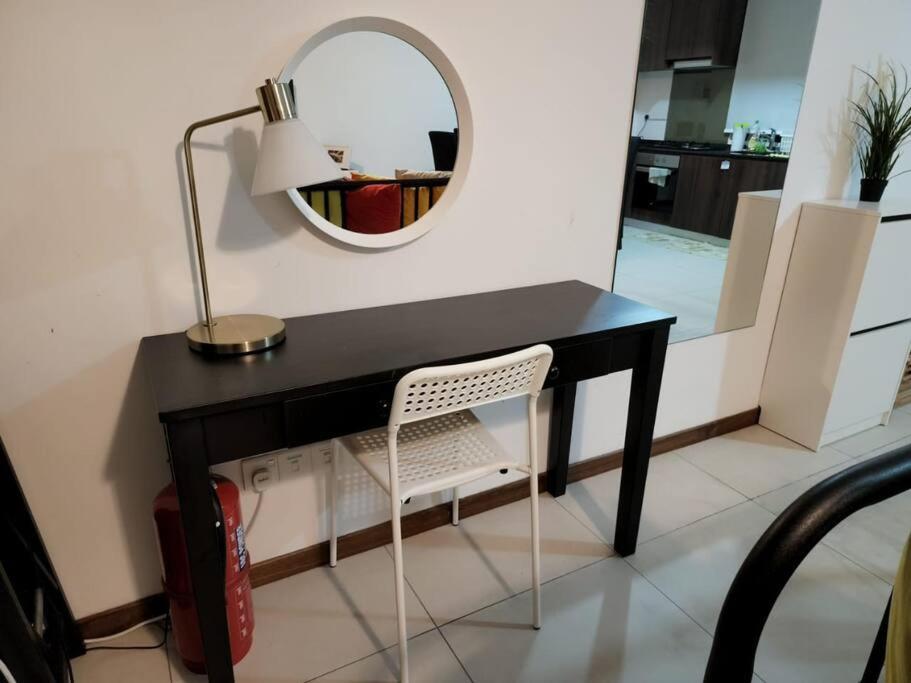 Deluxe Seaview Suite Twin Bed By The Only Bnb Tanjung Tokong Exteriör bild