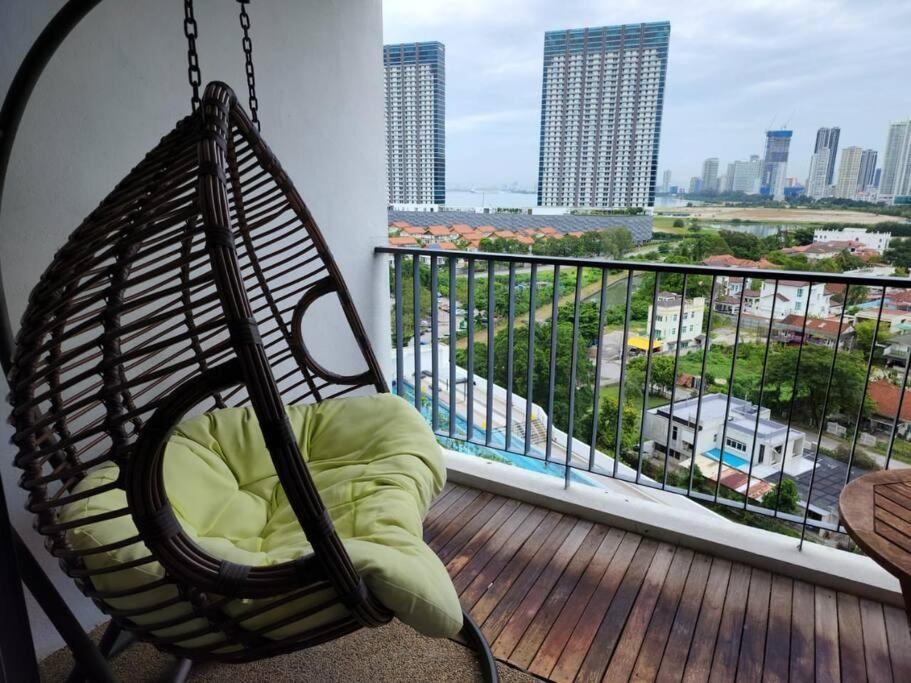 Deluxe Seaview Suite Twin Bed By The Only Bnb Tanjung Tokong Exteriör bild